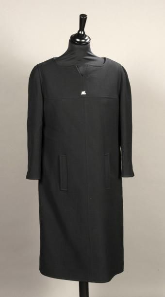 null COURREGES - Robe en drap noir, manches longues, forme droite,deux poches, ,...