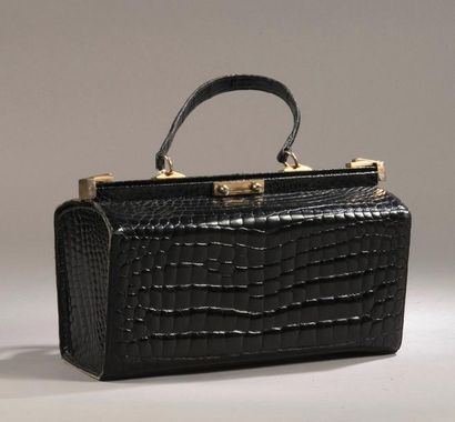 null VINTAGE - Sac à main en croco mat noir ,la base est une boite , fermeture docteur...