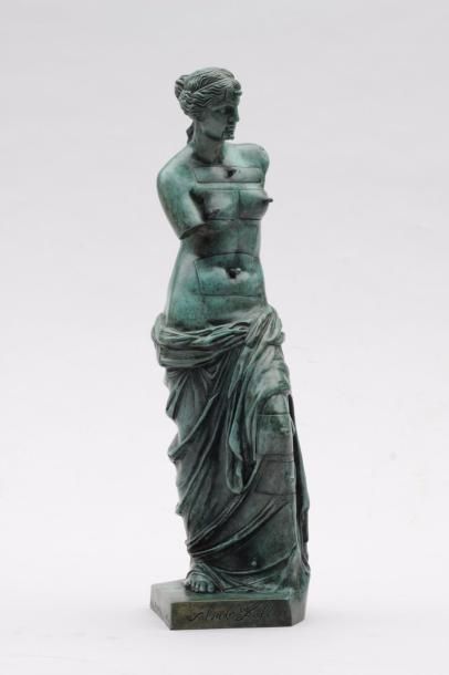 null SALVADOR DALI (1904-1989)
La Venus aux tiroirs
Epreuve en bronze, fonte d'édition...