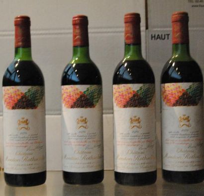 null 4 bouteilles Château Mouton Rothschild Pauillac 1979 (1 NTLB, 3 déb ép étiq...