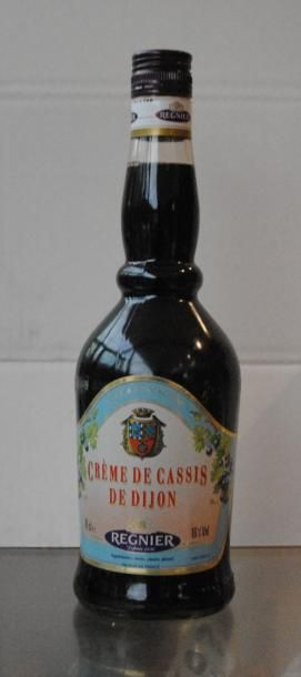 null 18 bouteilles de CREME DE CASSIS Regnier