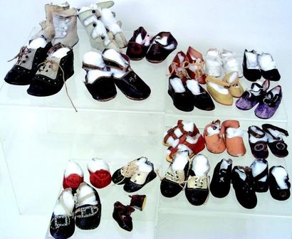 null Ensemble de 21 paires de chaussures de fabrication allemande avec semelles en...