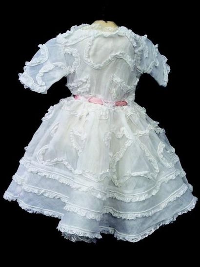 null Robe blanche de bébé articulé en coton fin à manches courtes avec décor de dentelle...