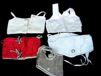 null Groupe de 5 corsets anciens pour bébés articulés.

Group of five antique articulated...
