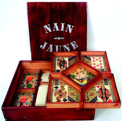 null Jeu de NAIN JAUNE, marque TR. Coffret en acajou avec double fond.