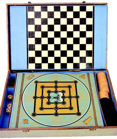 null Boîte en cartonnage contenant des jeux divers (Marelle ou jeu des Moulins, jonchets,...