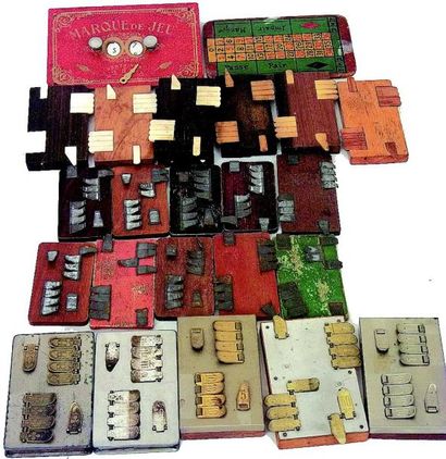null Ensemble de 24 marqueurs de jeux de diverse sortes (bois, métal, carton)