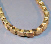 null COLLIER en or jaune maille carrée. Poids : 12.20 g. Longueur : 44 cm