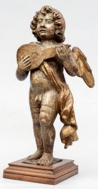 null Deux ANGES musiciens en bois sculpté, polychromé et doré.
Italie, XVIe siècle....