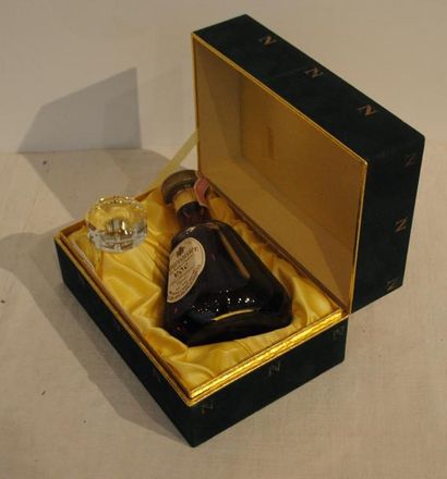 null 1 COFFRET BACCARAT AVEC BOUCHON . COGNAC COURVOISIER NAPOLEON 70CL