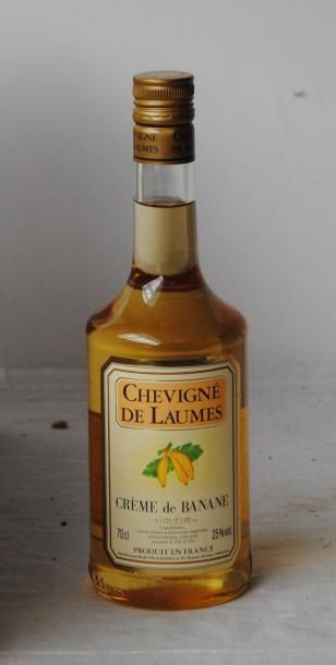 null 12 bout CREME DE BANANE 25° CHEVIGNE DE LAUMES