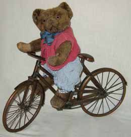 « MOUSTIQUE à vélo » scène animée avec ours...