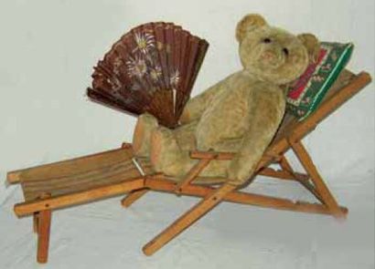 null «Farniente» scène animée d'un Teddy sur sa chaise longue avec éventail, comprenant...