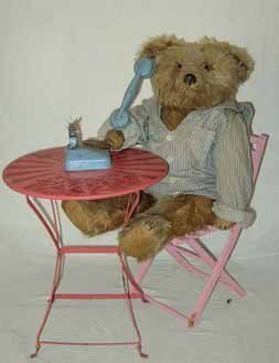 null « Allo, j'écoute », scène animée avec « AMIRAL» un Teddy habillé avec yeux en...
