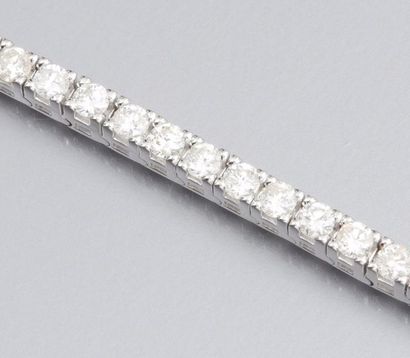 null Bracelet rivière en or gris 585°/00 serti de diamants taille brillant pour 2.20...