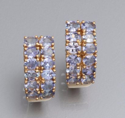 null Paire de boucles d'oreilles en vermeil 925, serties de tanzanites ovales. 6.30...