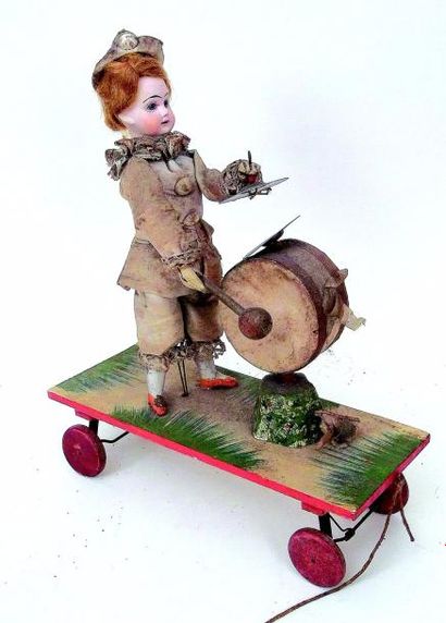 null « Le Musicien des rues ». Très original jouet mécanique à traîner de fabrication...
