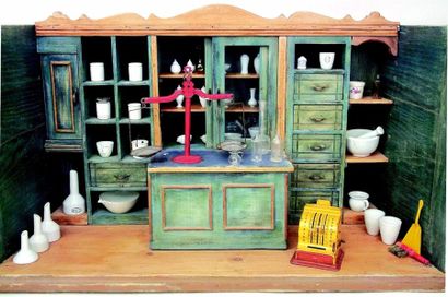 null « PHARMACIE » boutique ancienne de fabrication allemande en bois avec tiroirs,...