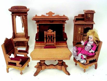 null « Chambre de poupée » de fabrication allemande en bois avec couverte de velours...