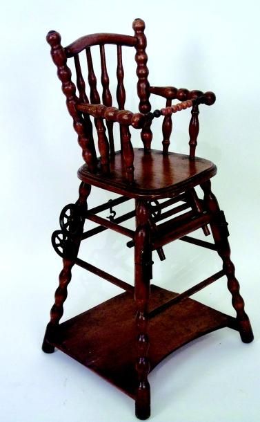 null Rare chaise de bébé réversible en bois torsadé vernis de petite taille avec...