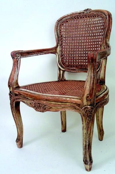 null Beau fauteuil d'enfant ancien de style Louis XV en bois ciré avec assise et...