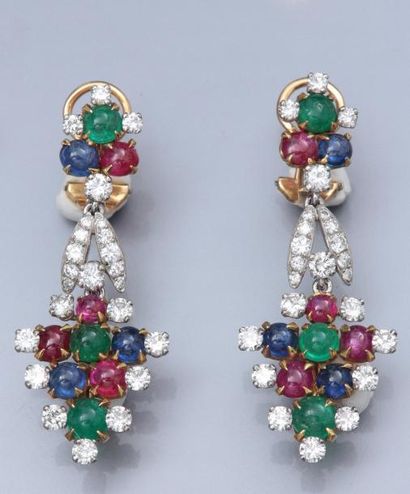 BULGARI Paire de boucles d'oreilles "tutti frutti" en platine et or jaune 750°/00...