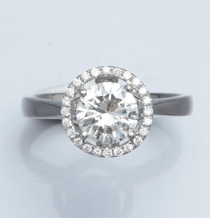 null Bague en or gris 750°/00, sertie d 'un diamant taille brillant de1.16 carat...