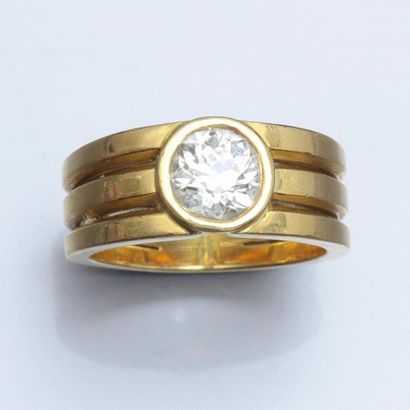 null Bague en or jaune 750°/00 sertie d 'un diamant taille ancienne de 1.50 carat...