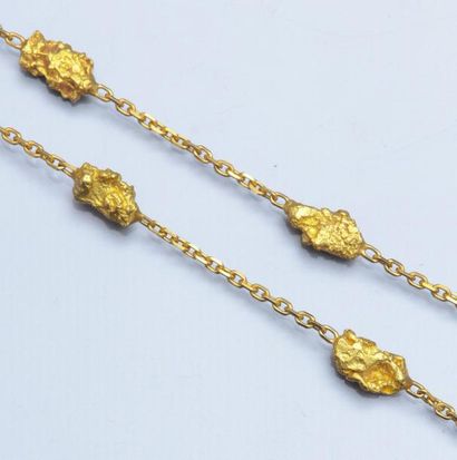 null Collier en or jaune 750°/00 maille forçat , ponctué de pépites d'or. 14.40 g....