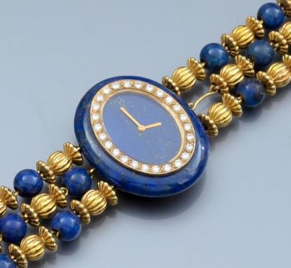BOUCHERON Montre de dame en or jaune 750°/00 et lapis-lazuli. Cadran ovale serti...