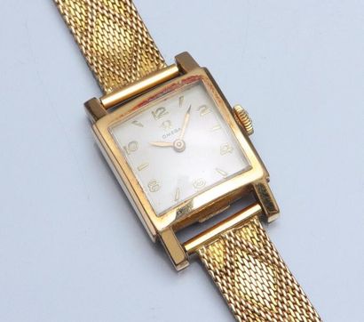OMEGA Montre bracelet en or jaune 750°/00 à boitier rectangulaire , mouvement mécanique....