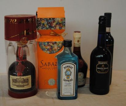 null 6 bout LIQUEUR ORANGE, SHERRY, CASSIS, GRAND MARNIER, GIN SAPHIR et 1 BENED...