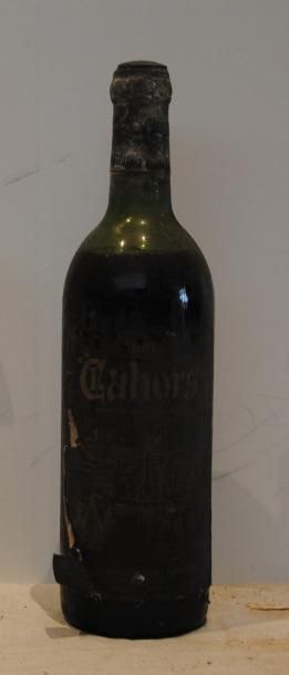 null 30 bout CAHORS 1981 (niveaux divers bouteilles sales)