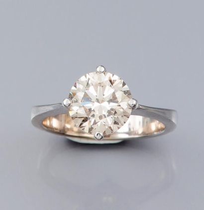 null Bague en or gris 750°/00, sertie d 'un diamant taille brillant de 2.90 ct environ,...