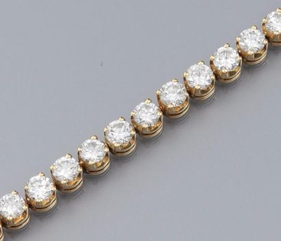 null Bracelet ligne en or jaune 750°/00, serti de diamants taille brillant pour environ...