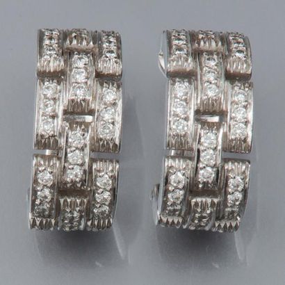 CARTIER Boucles d'oreilles clips Panthère en or gris 750°/00, serties de diamants...