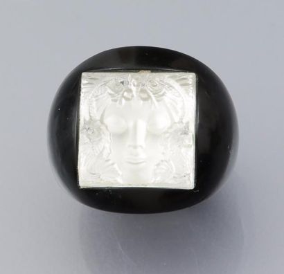 LALIQUE Bague boule en résine noire sertie d 'un motif en cristal à décor d'un visage...