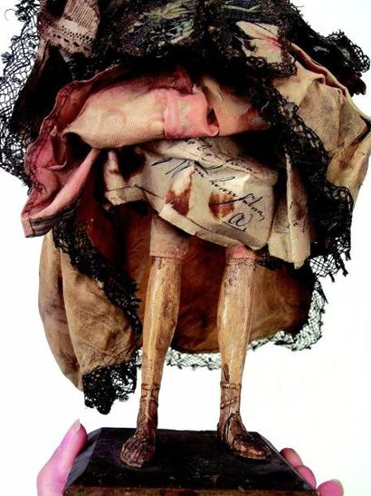 null Très rare poupéefigurine en bois du XVIIIème siècle habillée d'un costume de...