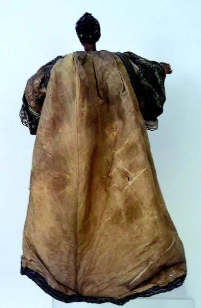 null Très rare poupéefigurine en bois du XVIIIème siècle en costume de théâtre habillée...