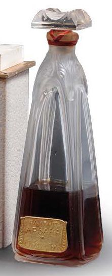 CHARLES FAY Apsara - (années 1910-1920)
Elégant flacon en verre incolore pressé moulé...