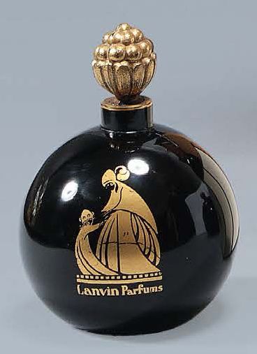 Lanvin parfums Arpège - (1927)
Deux flacons en verre opaque noir pressé moulé modèles...