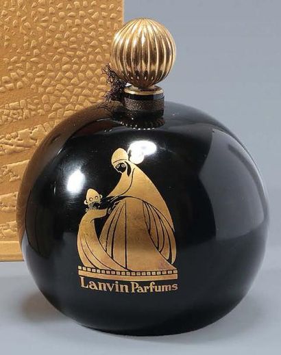 Lanvin parfums Arpège - (1927)
Deux flacons en verre opaque noir pressé moulé modèles...