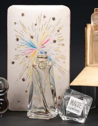 Lancôme Magie - (1950)
Présenté dans son luxueux coffret rectangulaire en carton...