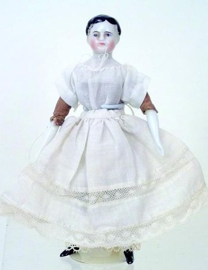 null Belle poupée de maison de poupée avec tête buste et membres en porcelaine, corps...