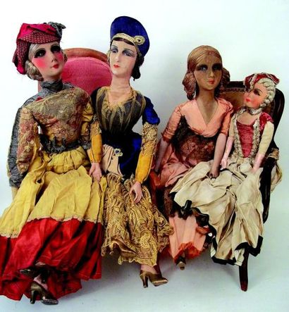 null Ensemble de 3 poupées de boudoir, fabrication française, corps allongés en tissu...