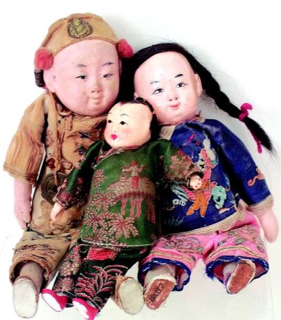 null Ensemble de 3 poupées chinoises avec leur costumes d'origine, tête et membres...