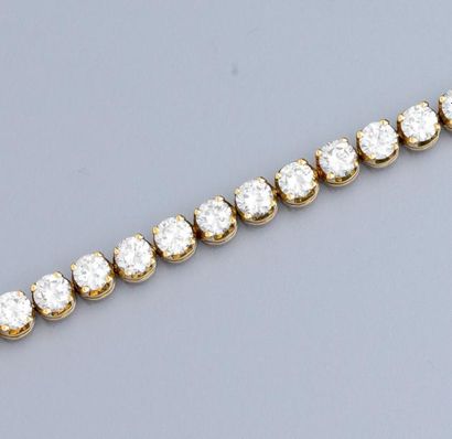 null Bracelet ligne en or jaune 750°/00, serti de diamants taille brillant pour environ...