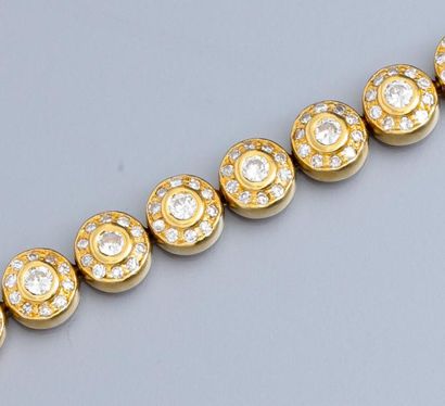 null Bracelet souple en or jaune 750°/00 serti de diamants taille brillant et 8/8...