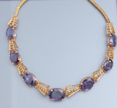 null Collier en or jaune 585°/00, maille tressée, et maillons repercé à décor de...