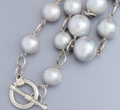 null Collier de perles de culture grises teintées diamètre 12 à 16 mm, reliées par...